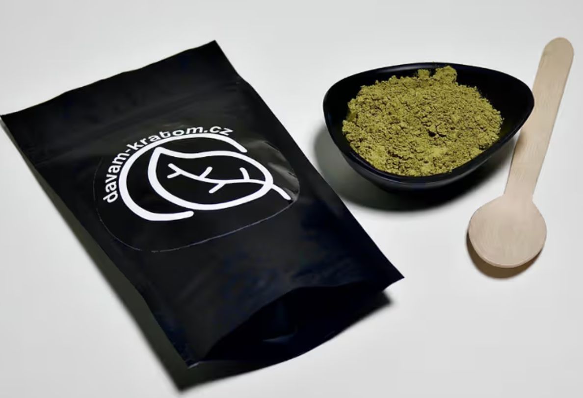 Proč užívat chemické sajrajty, když se nabízí přírodní moc kratomu s dlouhou tradicí